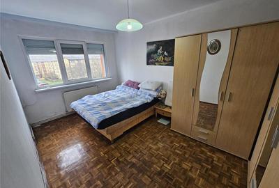 Apartament cu 3 camere decomandat în Micro II - 7