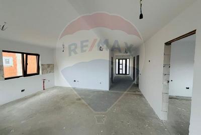 Casă individuală cu 4 camere cu Teren 300 Mp în Betfia - 2