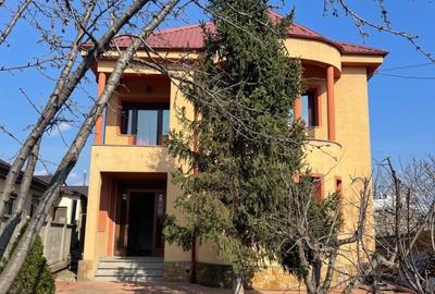 Casă cu 5 camere cu Teren 500 Mp în Est - 2