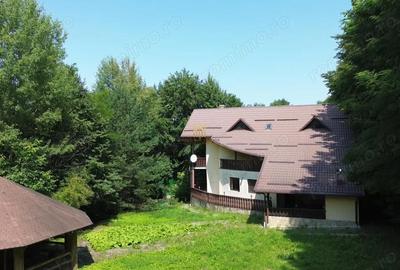 Casă cu 6 camere cu Teren 5200 Mp în Sucevița - 2