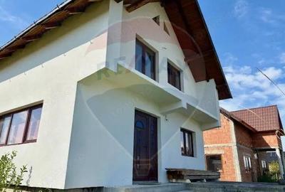 Casa / Vila cu 5 camere de vanzare - 1