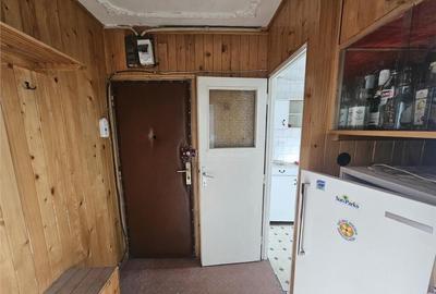 Apartament cu 3 camere semidecomandat în Micro I - 17