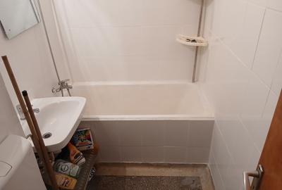 Garsonieră semidecomandată în Apărătorii Patriei