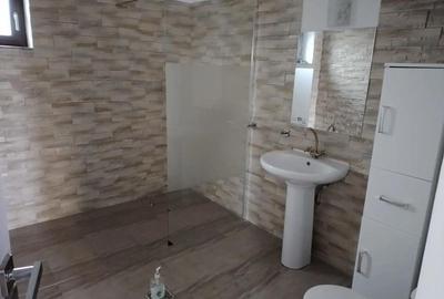 Casă cu Teren 200 Mp în Hinova - 5