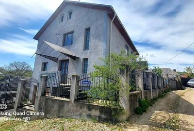 Casă cu Teren 250 Mp în Faraoani - 1