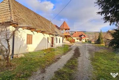 Casă cu 16 camere cu Teren 1663 Mp în Bicfalău - 3