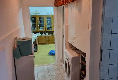 Apartament cu 3 camere semidecomandat în Central - 2