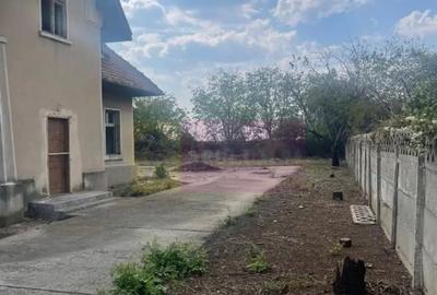 Casă cu 6 camere cu Teren 1267 Mp în Nord - 1