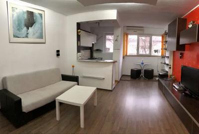 Titan,Metrou ,Parc ,Piata Minis,Bloc 1980 Etajul 2/10,Mobilata,Utilata,Libera! - 2