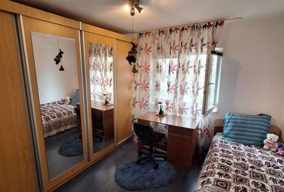 Apartament cu 3 camere decomandat în Traian - 9