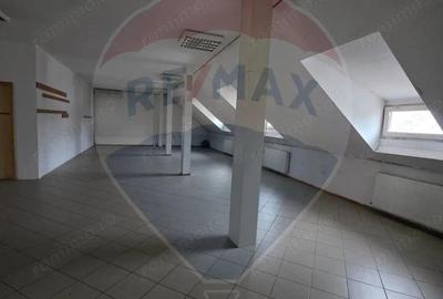 Spațiu comercial, de 450 mp, în Central - 4