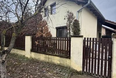 Casă cu 5 camere în Giroc