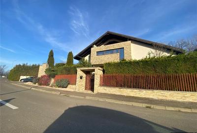 Vila spectaculoasa de vanzare pe strada Roma - 2