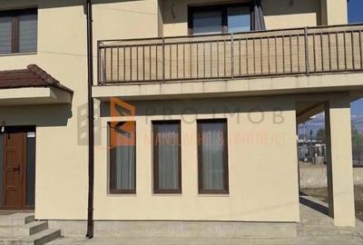 Casă cu 4 camere decomandat în Micro 5 - 2