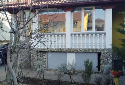 Casa cu garaj ?i 2 ?eminee, langa Parcul Mare Str. - 2