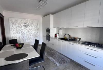 Casă cu 7 camere cu Teren 250 Mp în Rădăuți - 3