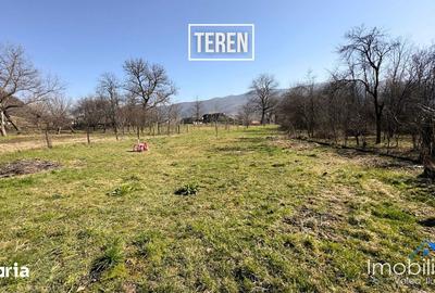 Casă cu 4 camere cu Teren 2700 Mp în Central - 2