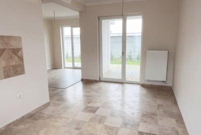 Casă cu 4 camere cu Canalizare în Giroc