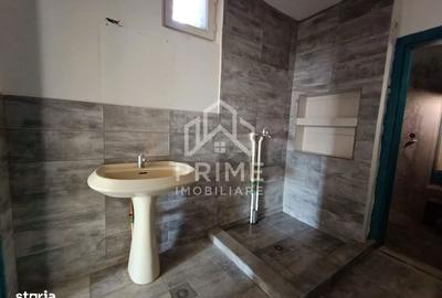 Casă cu 6 camere cu Teren 1100 Mp în Teiu - 5