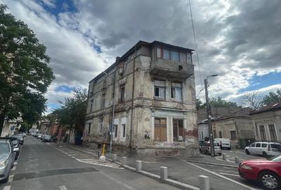 Parcul Carol-Palatul Parlamentului/Apartament doua camere/An 1890-Risc seismic 1 - 2