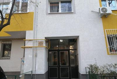 PROPRIETAR Rahova Petre Ispirescu Sebastian, 1980, sup. 55 mp, Dec, ANVELOPAT 2024 - 2
