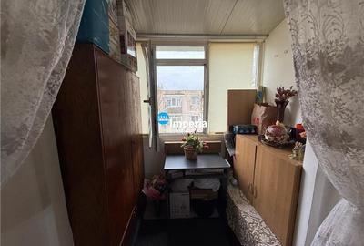 Apartament cu 3 camere semidecomandat, mobilat în Baza 3 - 18