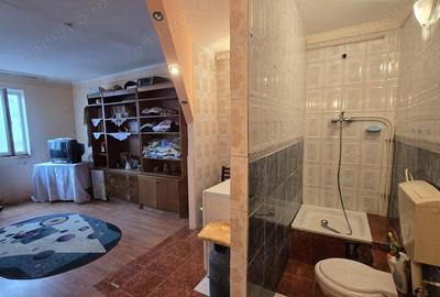 Garsonieră decomandată în Sud