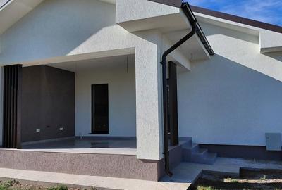 Casă cu 4 camere în Central - 1