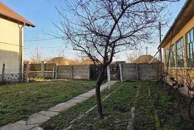 Casă cu 3 camere cu Teren 1470 Mp în Central - 1