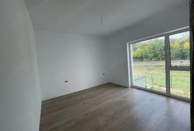 Casă cu Teren 240 Mp în Giarmata