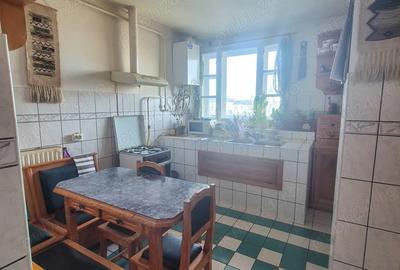 Apartament cu 3 camere semidecomandat în Ultracentral