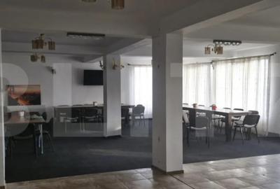 Spațiu comercial, de 200 mp, în Central - 1