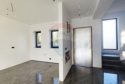 Casă cu 4 camere cu Canalizare în Apărătorii Patriei - 20