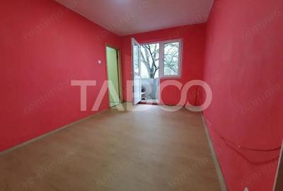 Apartament 2 camere semidecomandat 40 mp utili + 3 mp balcon etaj 2 - 2