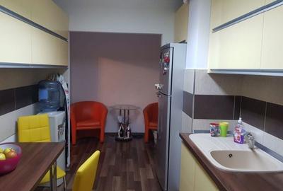 Apartament cu 3 camere semidecomandat în Colentina - 2