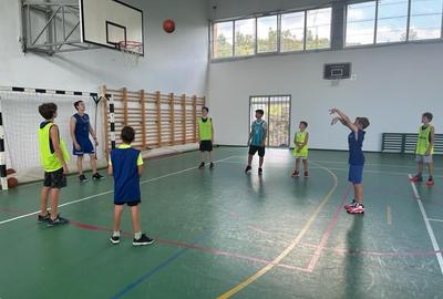 Dau spre inchiriere imobil D.P+2 (1350mp+curte +2 ap) posib schimb destinatie - 2