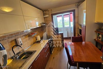 Apartament cu 3 camere semidecomandat, mobilat în Circumvalațiunii