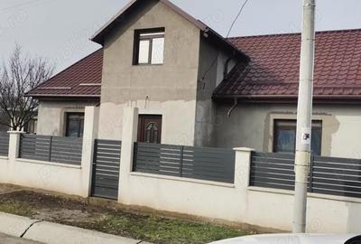 Casă cu Teren 1046 Mp în Lanurile - 2