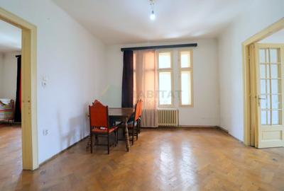 Apartament cu 3 camere semidecomandat în P-ța Unirii