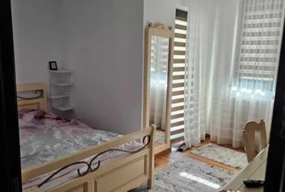 Apartament cu 3 camere semidecomandat, mobilat în Central - 1