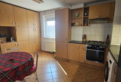 Apartament cu 4 camere decomandat în Aradului - 4