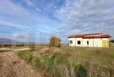 Teren intravilan, 1000 mp, cu utilitati si vedere panoramica - 1