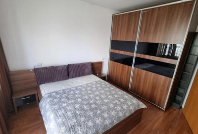 Apartament cu 3 camere semidecomandat, mobilat în Timpuri Noi