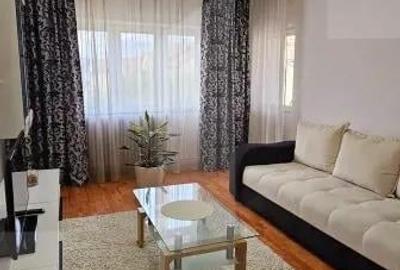Apartament cu 3 camere decomandat în Central - 1