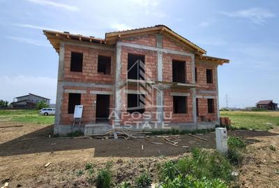 Jumatate de duplex la cheie,4 camere,constructie 2024 Mosnita Noua - 3