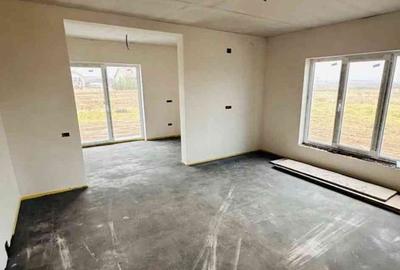 Casă cu 4 camere în Cheriu