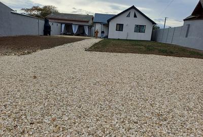 Casă cu 3 camere cu Teren 770 Mp în Costinești