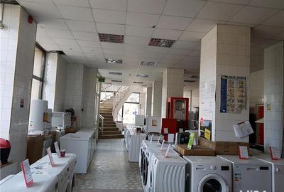 Spațiu comercial, de 688 mp, în Central - 3