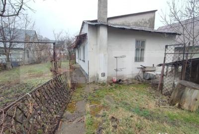 Casă cu 3 camere cu Teren 1500 Mp în Central