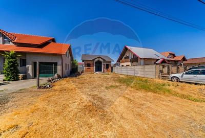 Casa / Vila de vanzare la rosu Livada